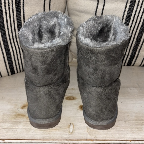 Aeropostale Gray Faux Suede Fur Lined Boots Warm Cozy Size 8 - Picture 5 of 11
